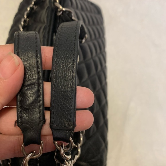 Authentic Chanel chain shoulder bag. - Picture 14 of 16